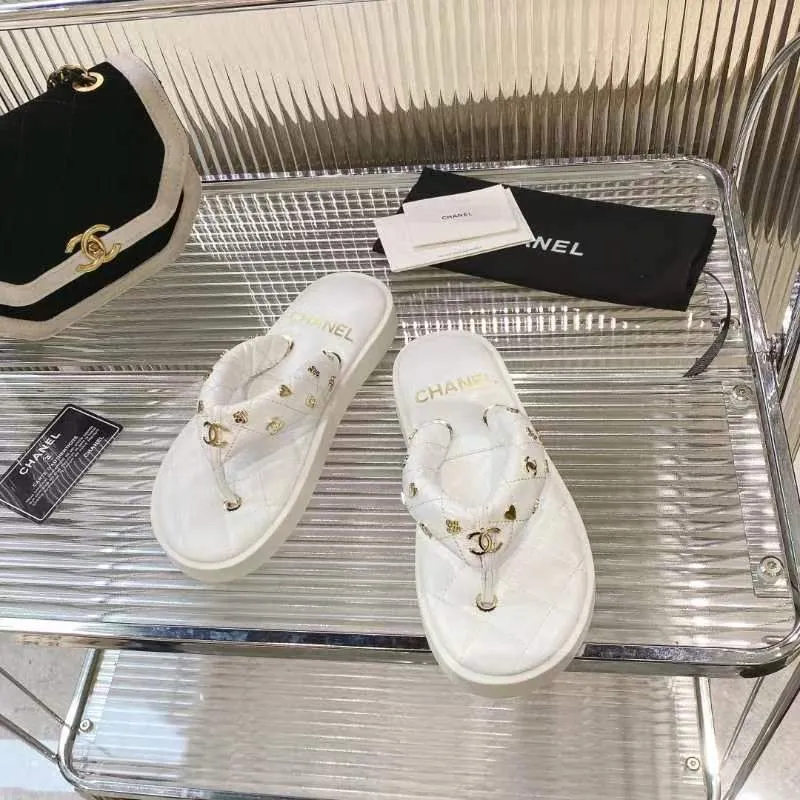 👟👟Ex-factory price 460👟👟 CHANEL 2022SS C Jia Xiaoxiang new summer bread slippers flip-flops flip-flops beach sandals original 7100 purchase development production Xiaoxiang 2023 summer hot style bread slippers irresistibly cute! The color of macarons and ice cream combined with the chubby figure is like stepping on bread or clouds ☁️Super strong wrapping feeling!  Fabric: Original customized super soft sheepskin Lining: Original customized super soft sheepskin Sole: Exclusive molded ultra-light foam outsole Sole thickness: 2CM Size: 35-40